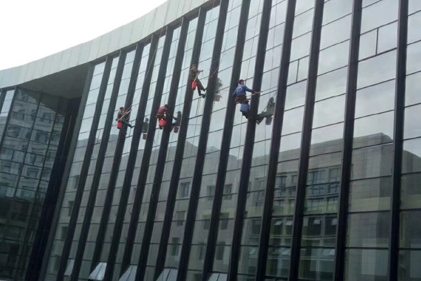 汉阳高楼外墙清洗公司:清洗外墙的十大安全问题